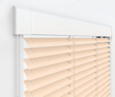 Жалюзи Изотра 25 мм на пластиковые окна - цвет персиковый
